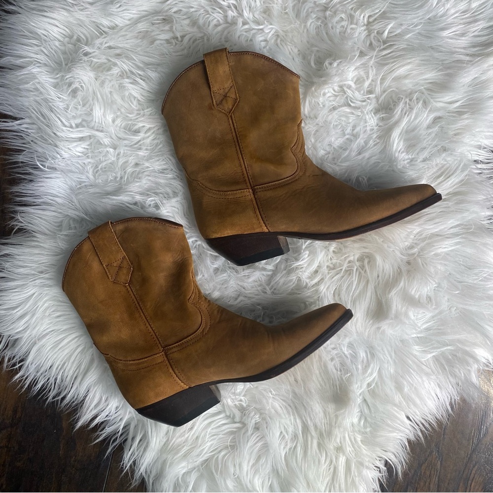 Guess by Georges Marciano Tan Cowboy Boots size 7